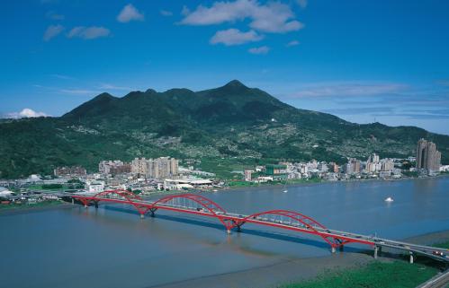1 van de mooie rode bruggen in Taipei